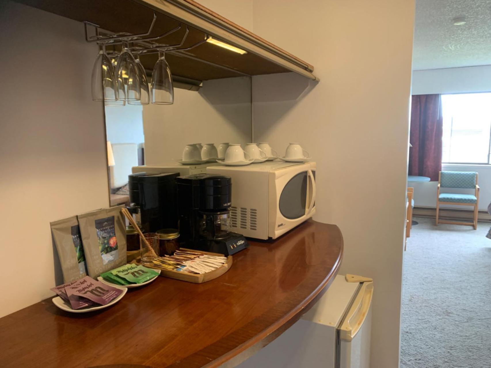 Providence Place Inn Port Hardy Ngoại thất bức ảnh
