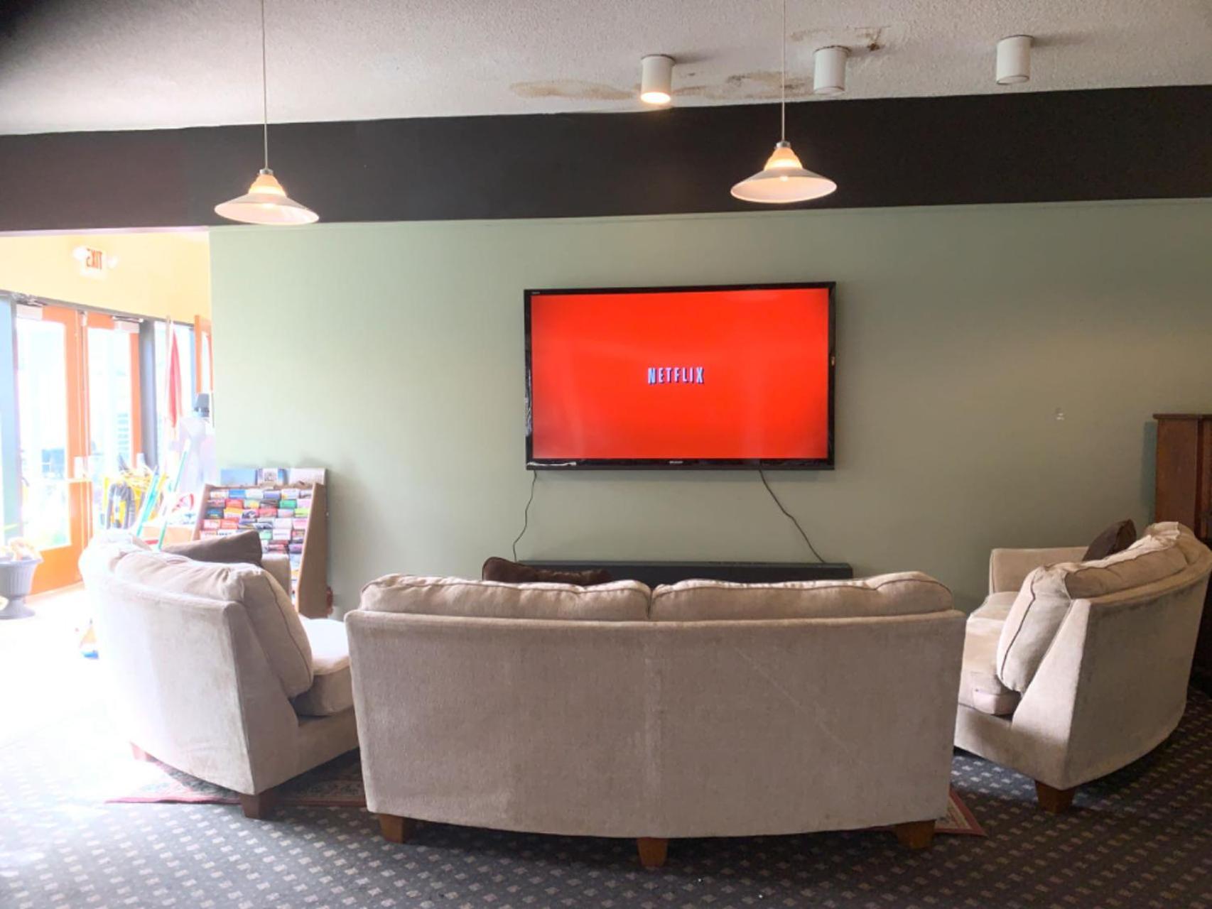 Providence Place Inn Port Hardy Ngoại thất bức ảnh