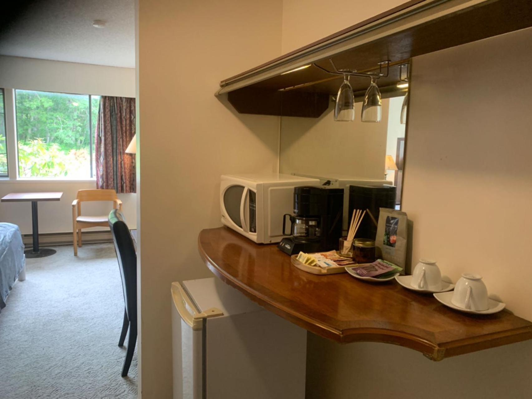 Providence Place Inn Port Hardy Ngoại thất bức ảnh