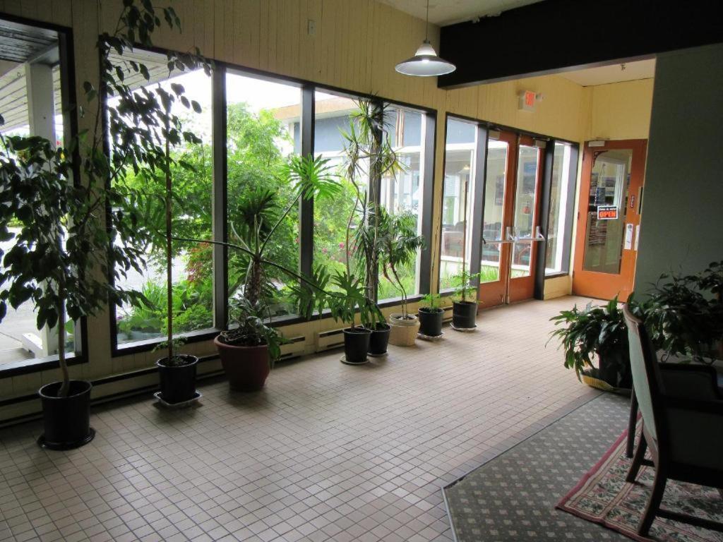 Providence Place Inn Port Hardy Ngoại thất bức ảnh