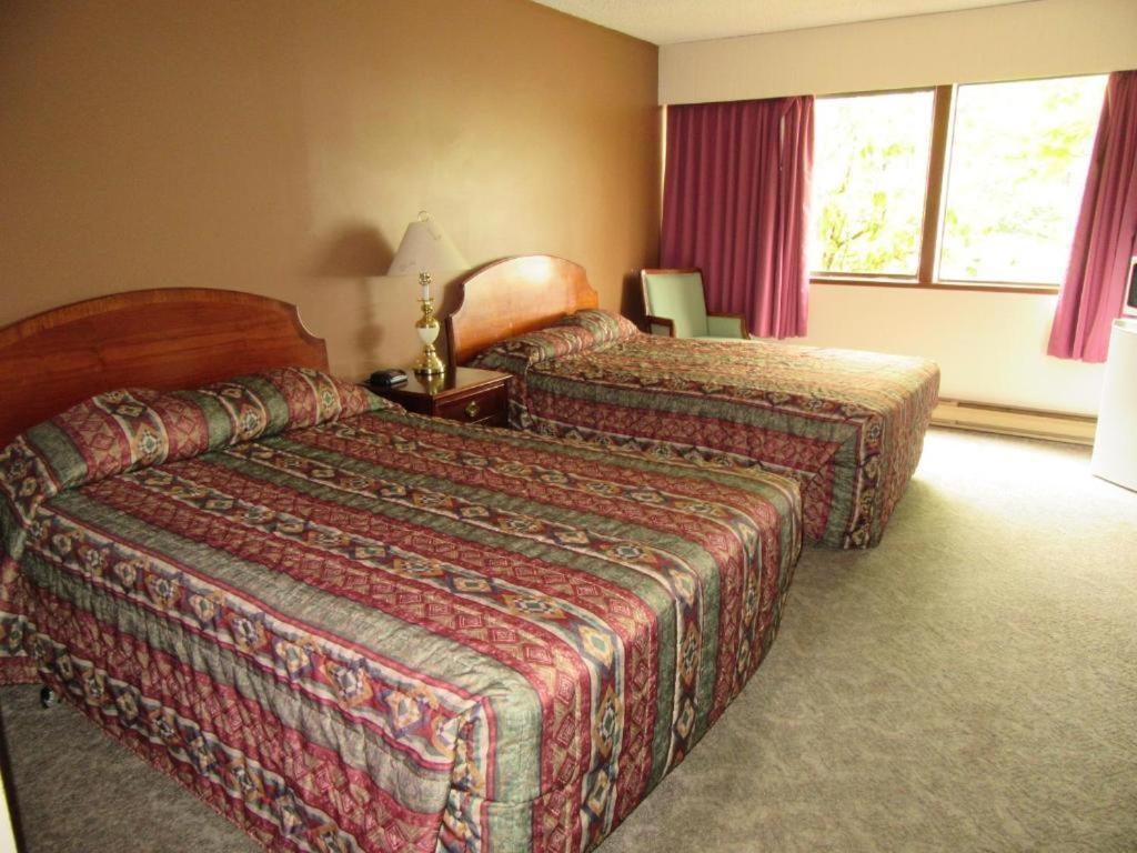Providence Place Inn Port Hardy Ngoại thất bức ảnh