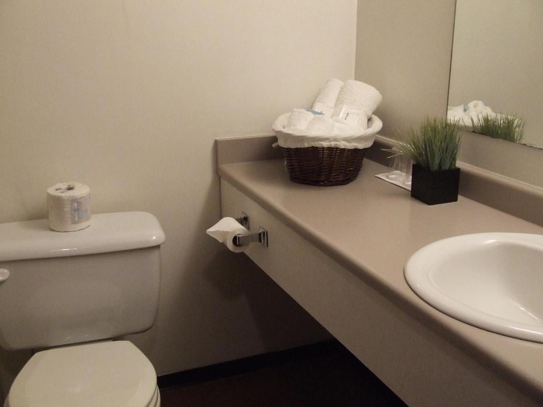 Providence Place Inn Port Hardy Ngoại thất bức ảnh